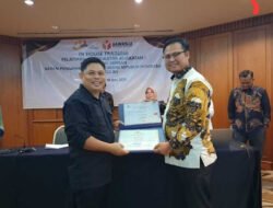 Rumagit Meraih Penghargaan Terbaik Se-Indonesia Dalam Pelatihan Adjudikator Bawaslu RI