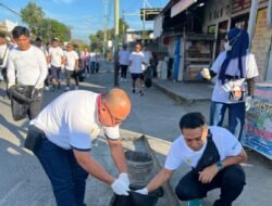 Peringati Hari Lingkungan Hidup Sedunia, PLN UP3 Gorontalo Ajak Warga Jaga Kebersihan Lingkungan Lewat Aksi Pungut Sampah Plastik