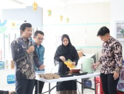 Peduli Lingkungan Sekaligus Dekat dengan Pelanggan, PLN UP3 Tolitoli Gelar Aksi Eco-Enzyme dan Showcase Pemasaran