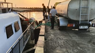 Gubernur Yulius Selvanus Instruksikan Aksi Cepat, 18.200 Liter Air Bersih Berhasil Disalurkan ke Manado Tua